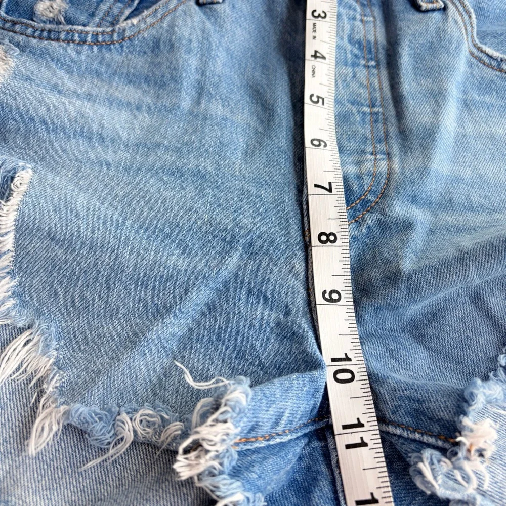 Levis 501 Original Cutoff Denim Shorts Size 28 Medium Wash Blue Excellent‎
